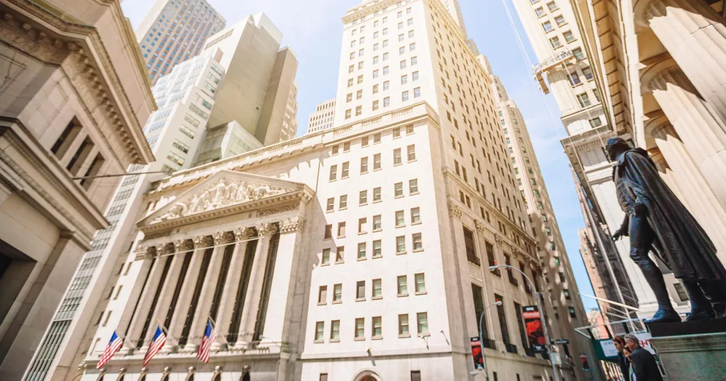 2025年资本市场：适应市场变革与上市新规