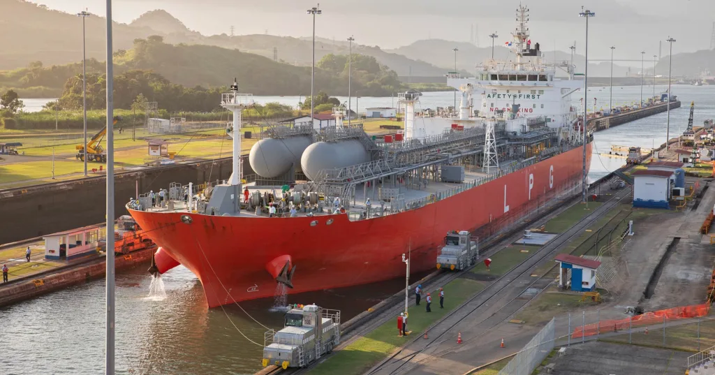 谁来掌控物流命脉？全球供应链并购争夺战